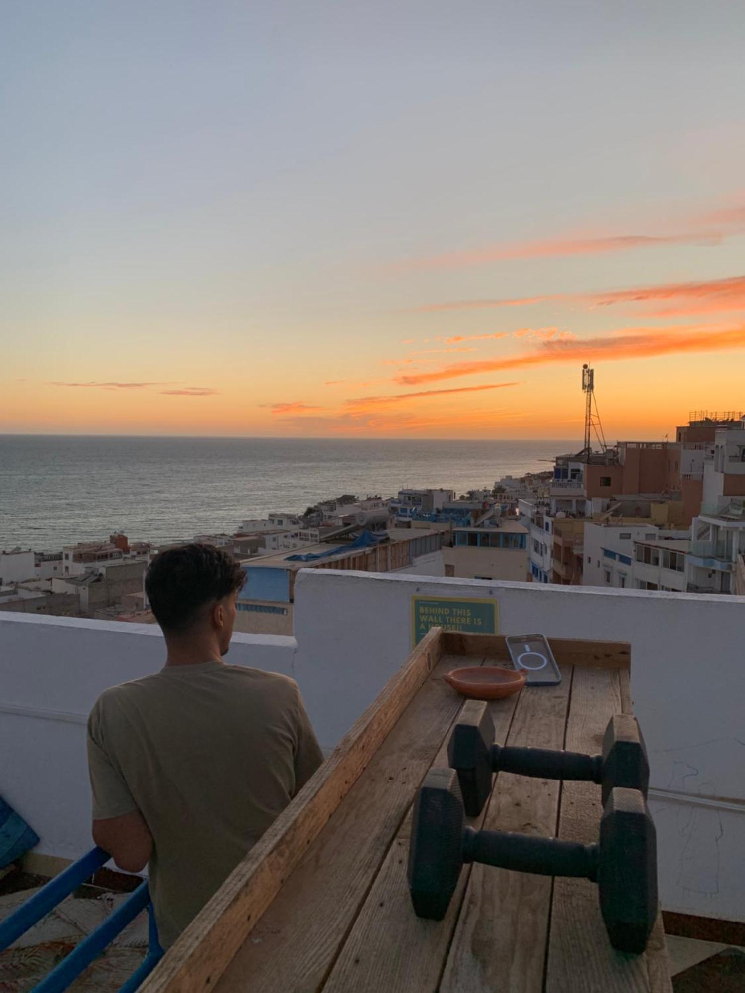Sunny Wave Taghazout Surf & Yoga Hotel Buitenkant foto